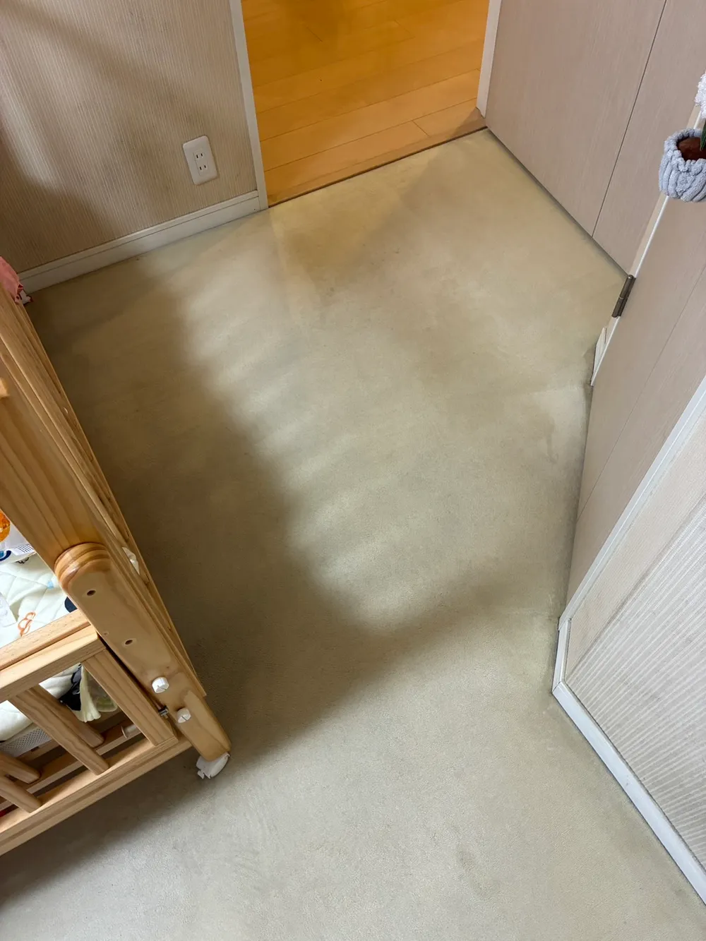 洗浄後。シミが取れて全体の色が均一になっている